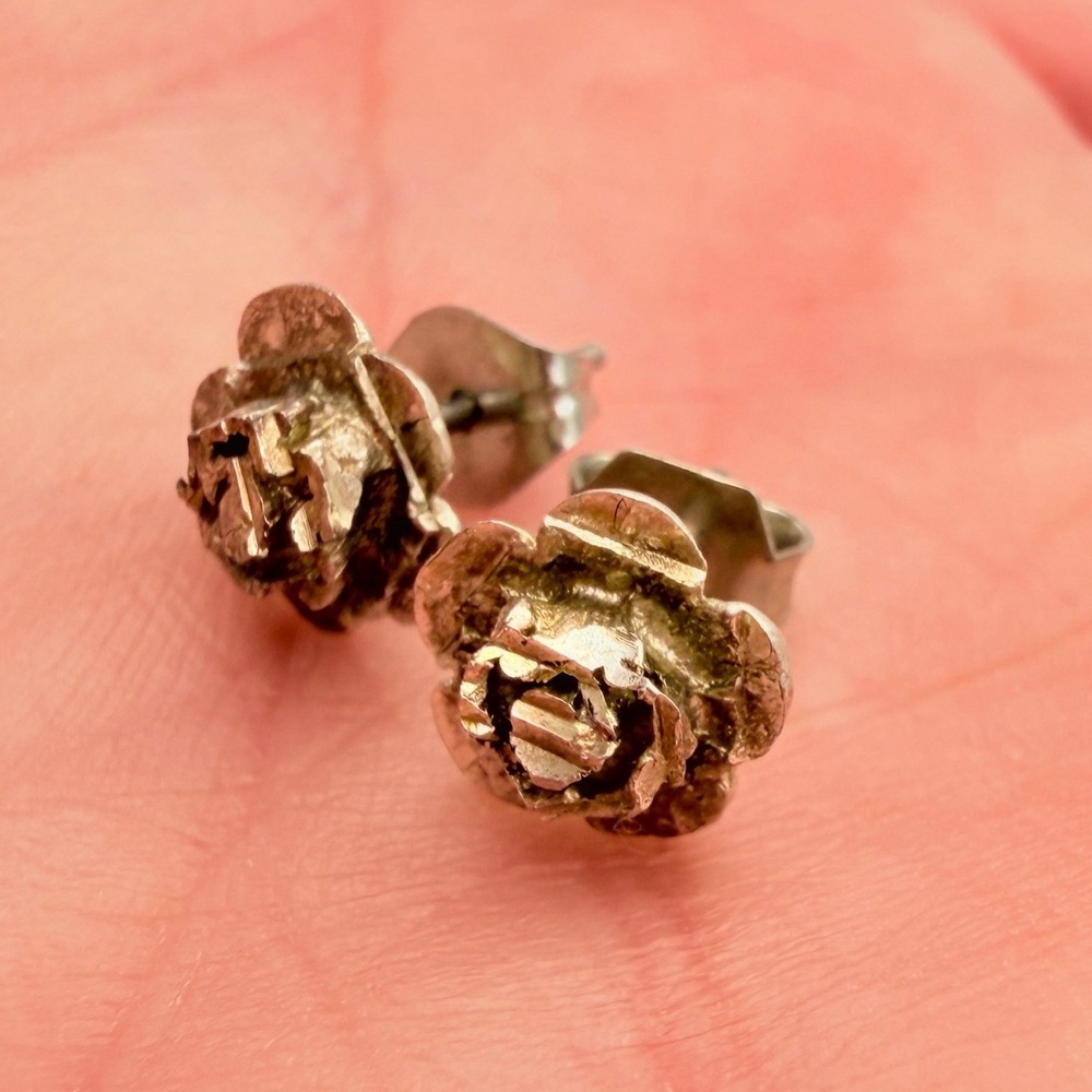 Unbranded Rose Stud Earrings Women OS Gold Silver Tone Good Floral Minimalist